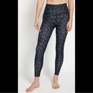 Sage Collective Stretch Leopard Print Yoga Legging Size Medium